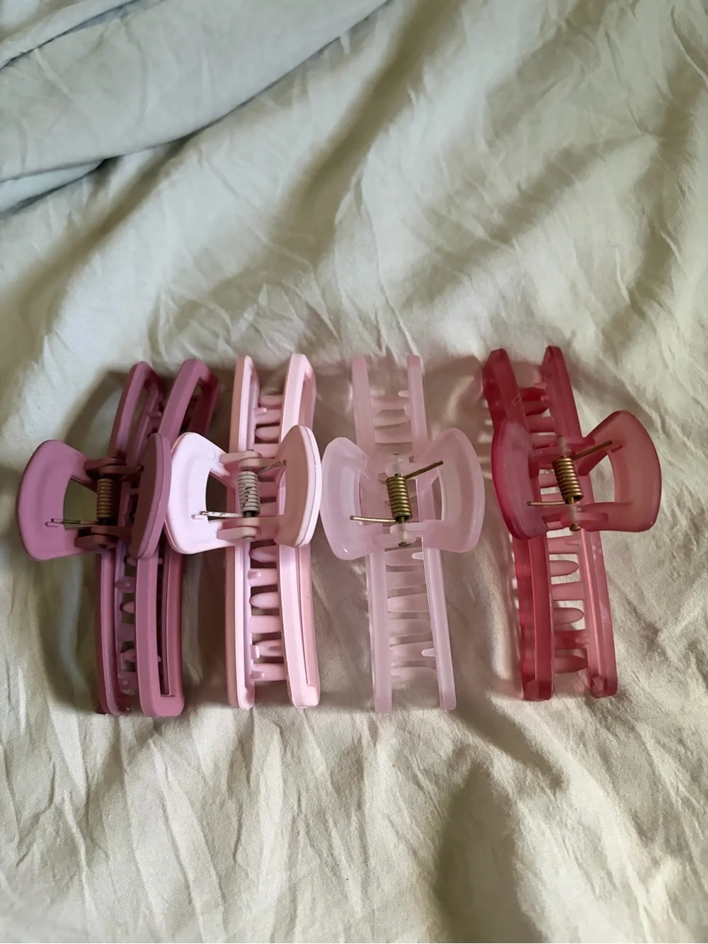 Set of 4 Pink Tones Women’s Hair Claw Clips